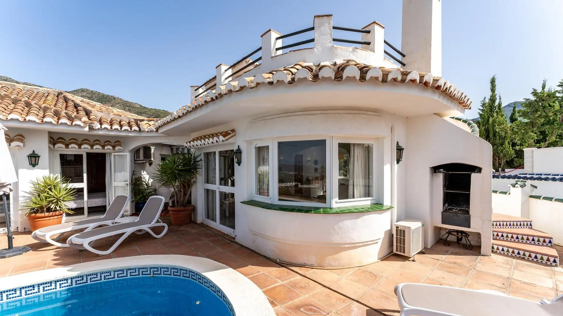 Villa With Private Swimming Pool ミハス