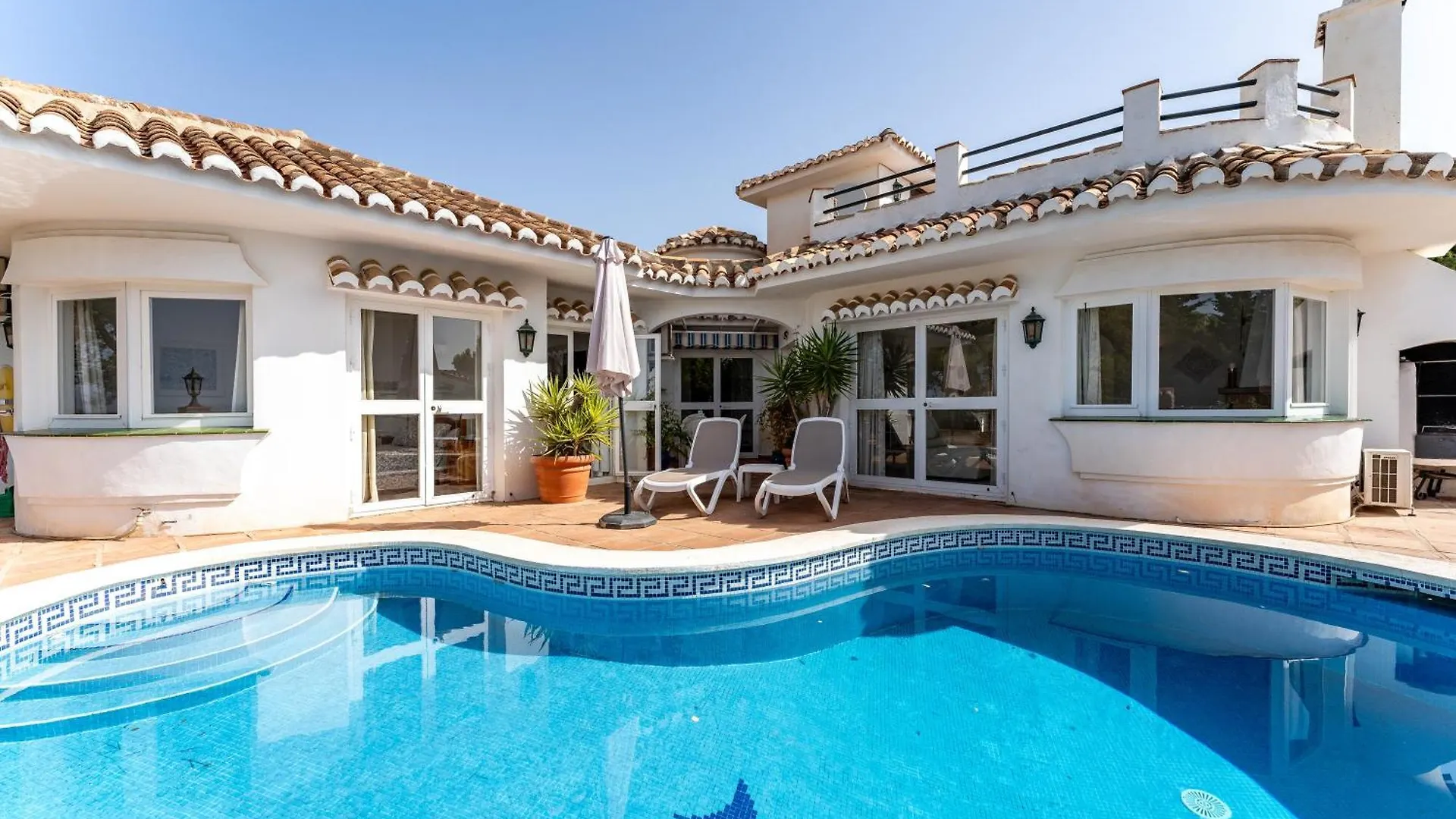 Villa With Private Swimming Pool ミハス